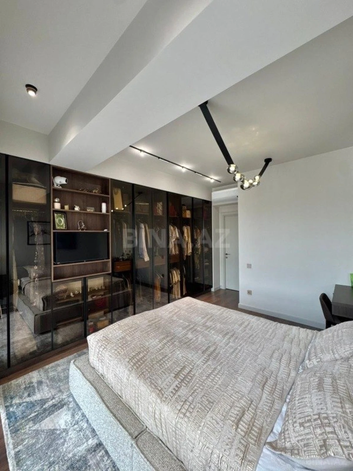 Satılır 3 otaqlı mənzil 127 m²