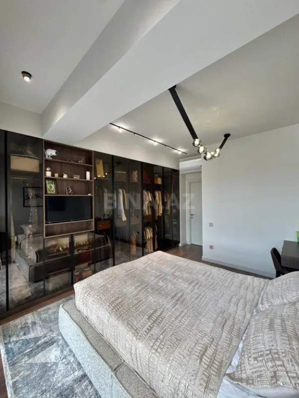 Satılır 3 otaqlı mənzil 127 m²