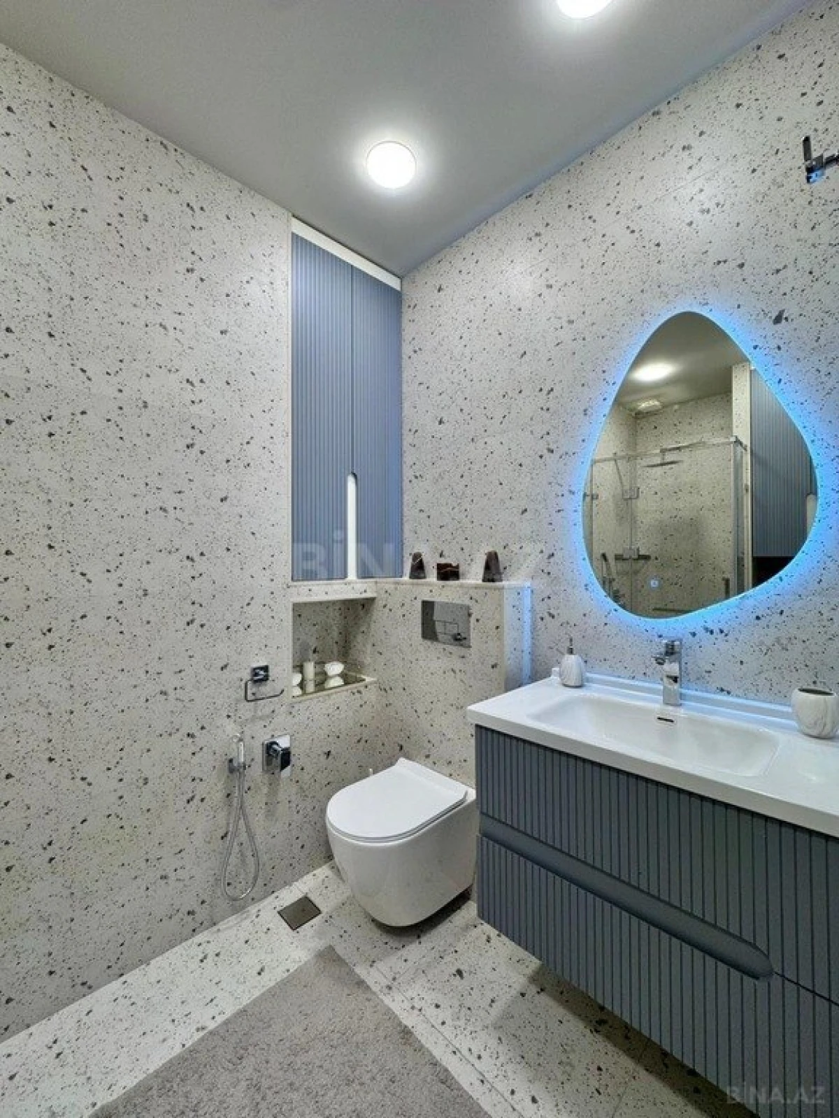 Satılır 3 otaqlı mənzil 127 m²