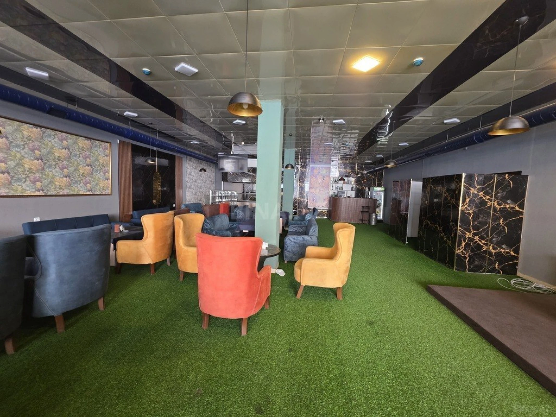 Kirayə verilir obyekt 299 m²