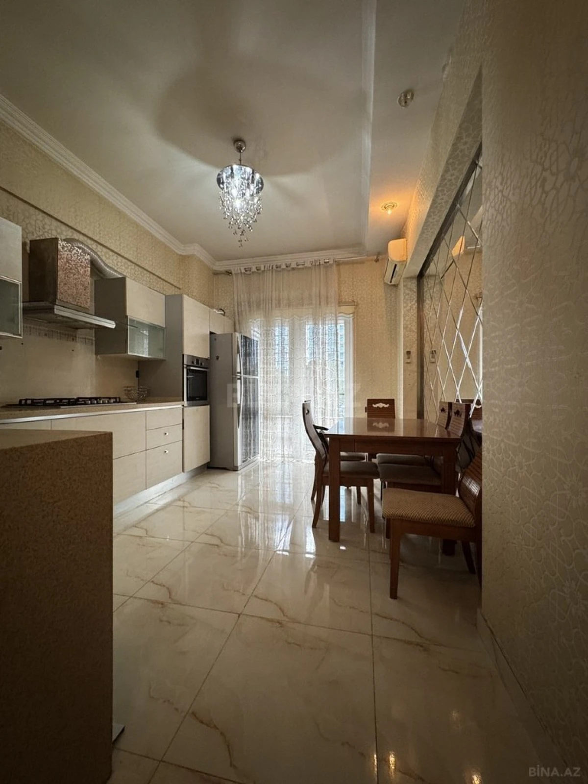 Kirayə verilir 3 otaqlı mənzil 140 m²