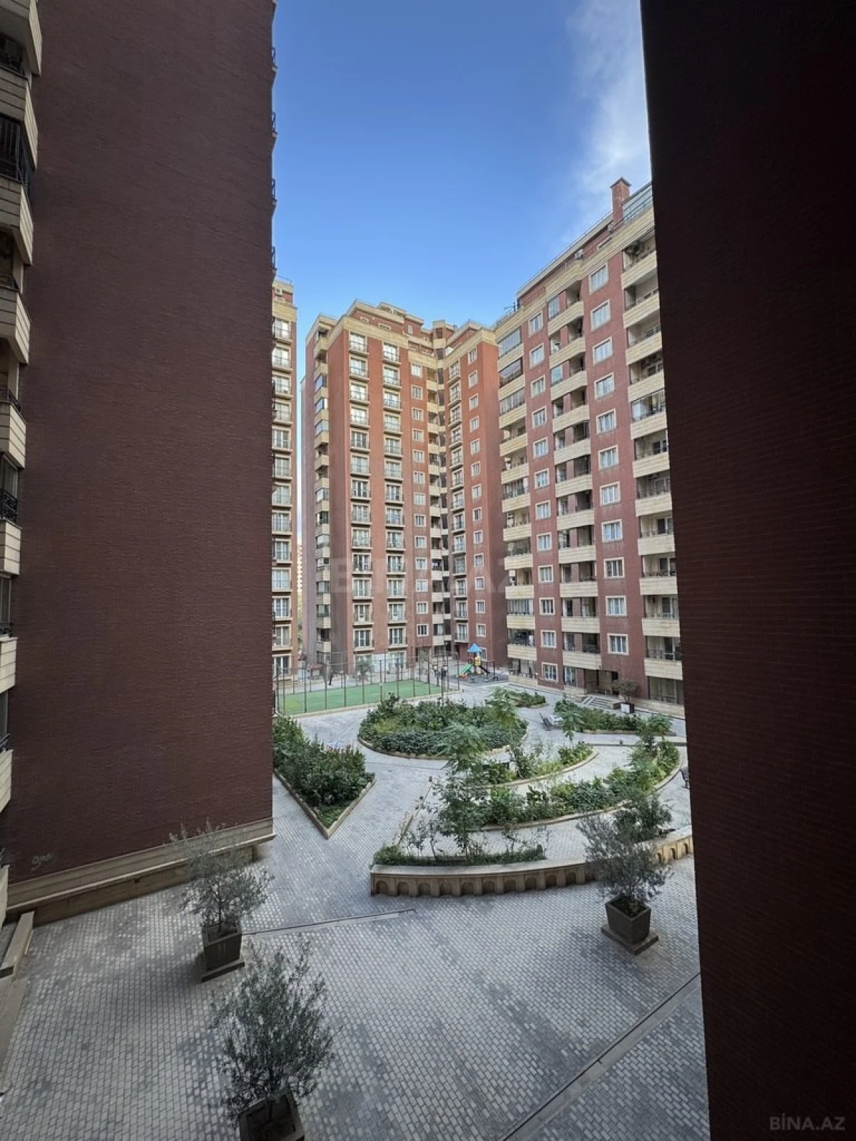Kirayə verilir 3 otaqlı mənzil 140 m²