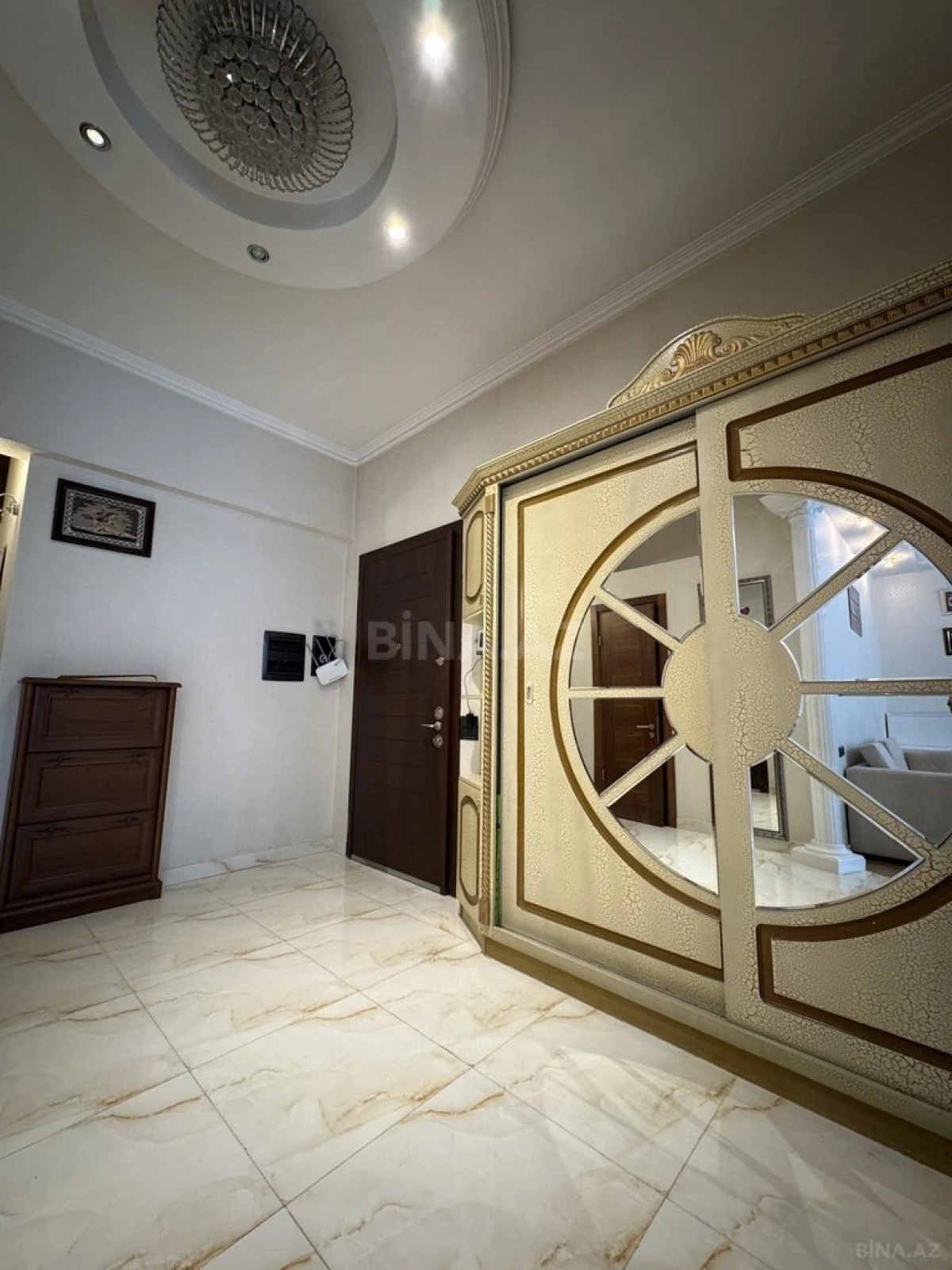 Kirayə verilir 3 otaqlı mənzil 140 m²