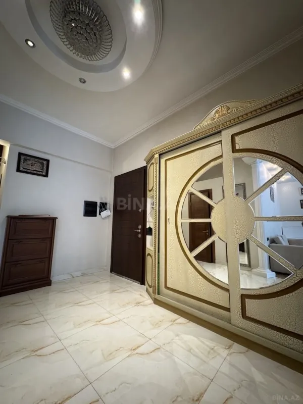 Kirayə verilir 3 otaqlı mənzil 140 m²