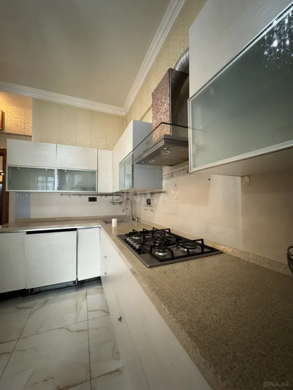 Kirayə verilir 3 otaqlı mənzil 140 m²