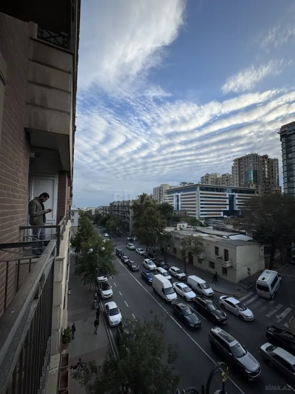 Kirayə verilir 3 otaqlı mənzil 140 m²