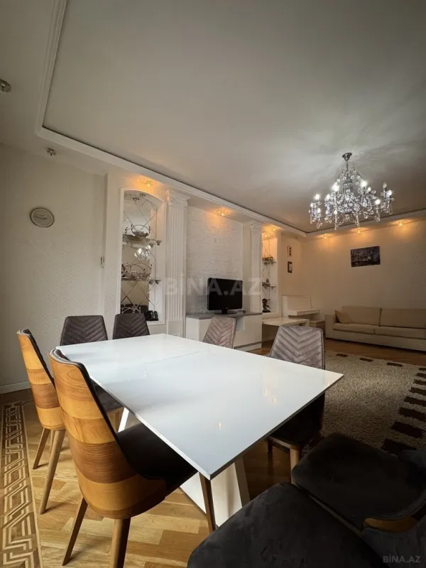 Kirayə verilir 3 otaqlı mənzil 140 m²