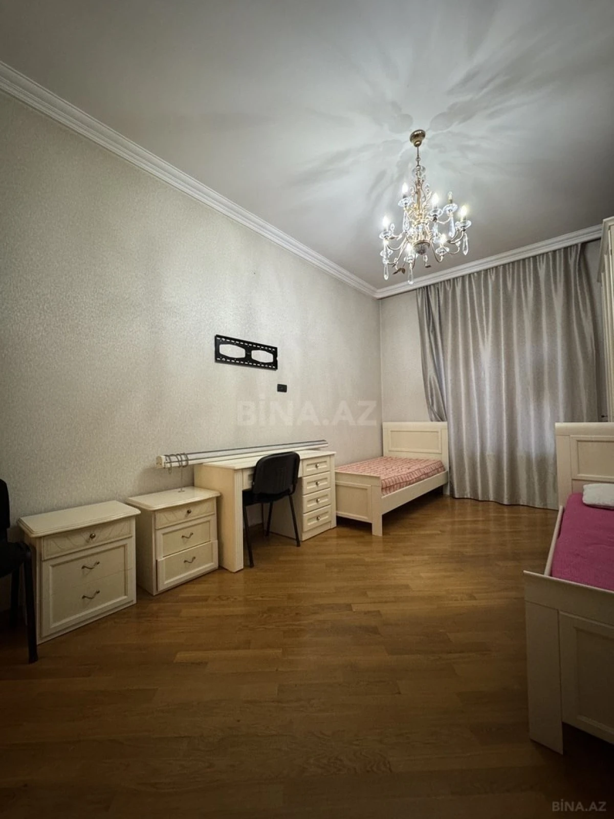 Kirayə verilir 3 otaqlı mənzil 140 m²