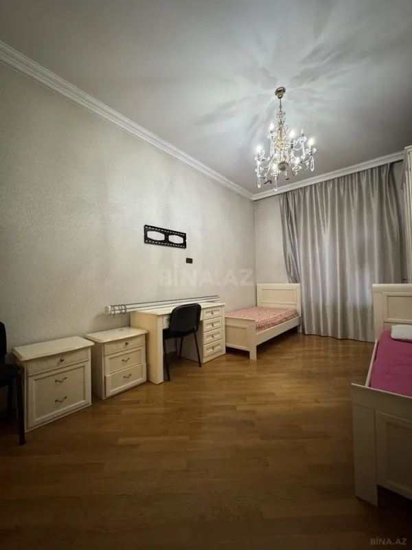 Kirayə verilir 3 otaqlı mənzil 140 m²