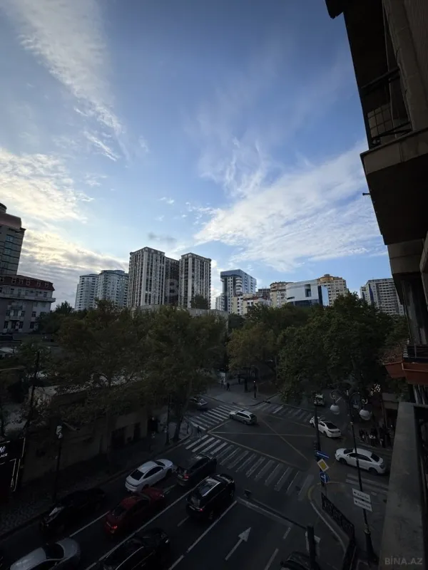 Kirayə verilir 3 otaqlı mənzil 140 m²