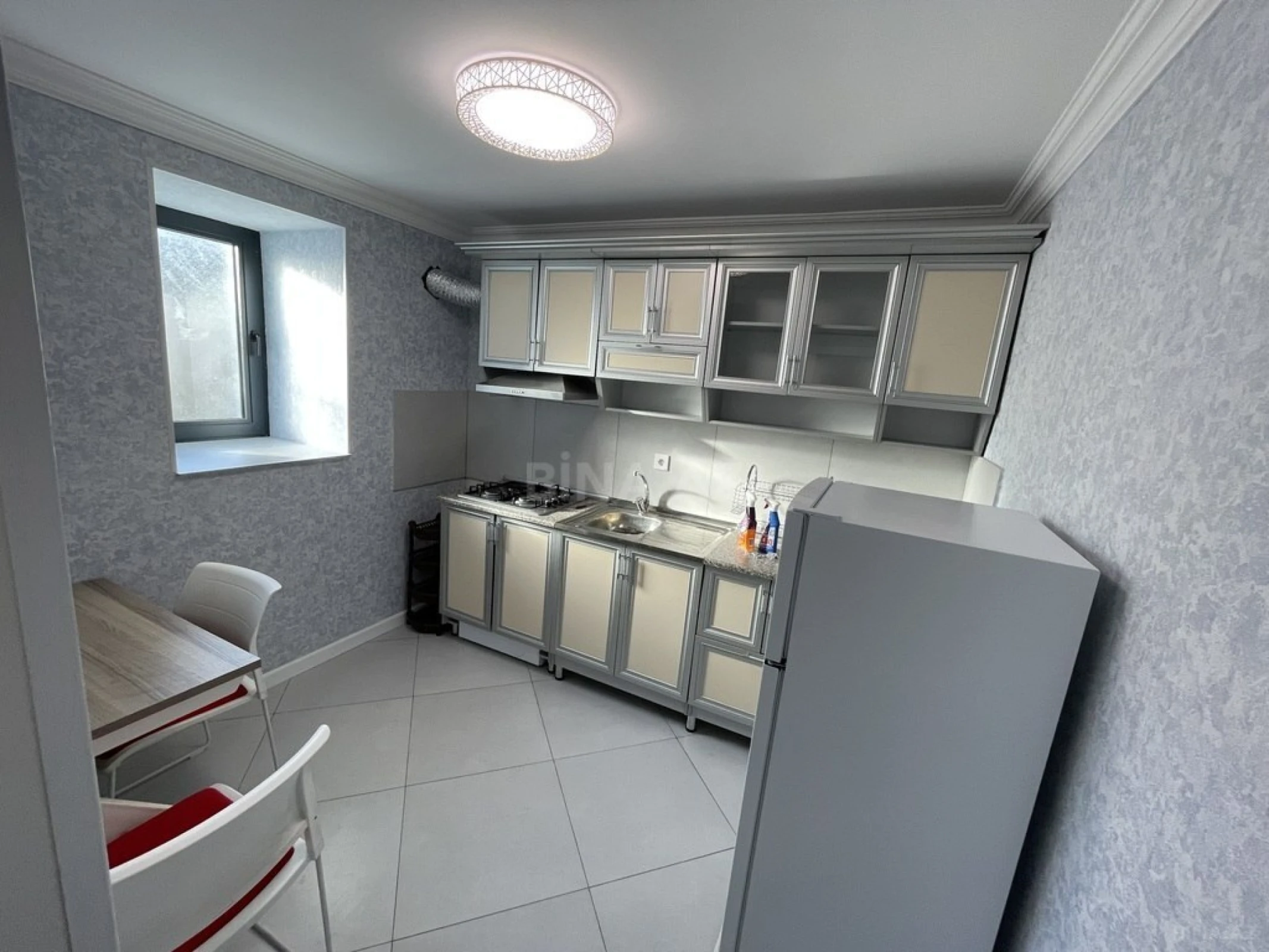 Kirayə verilir 2 otaqlı mənzil 70 m²