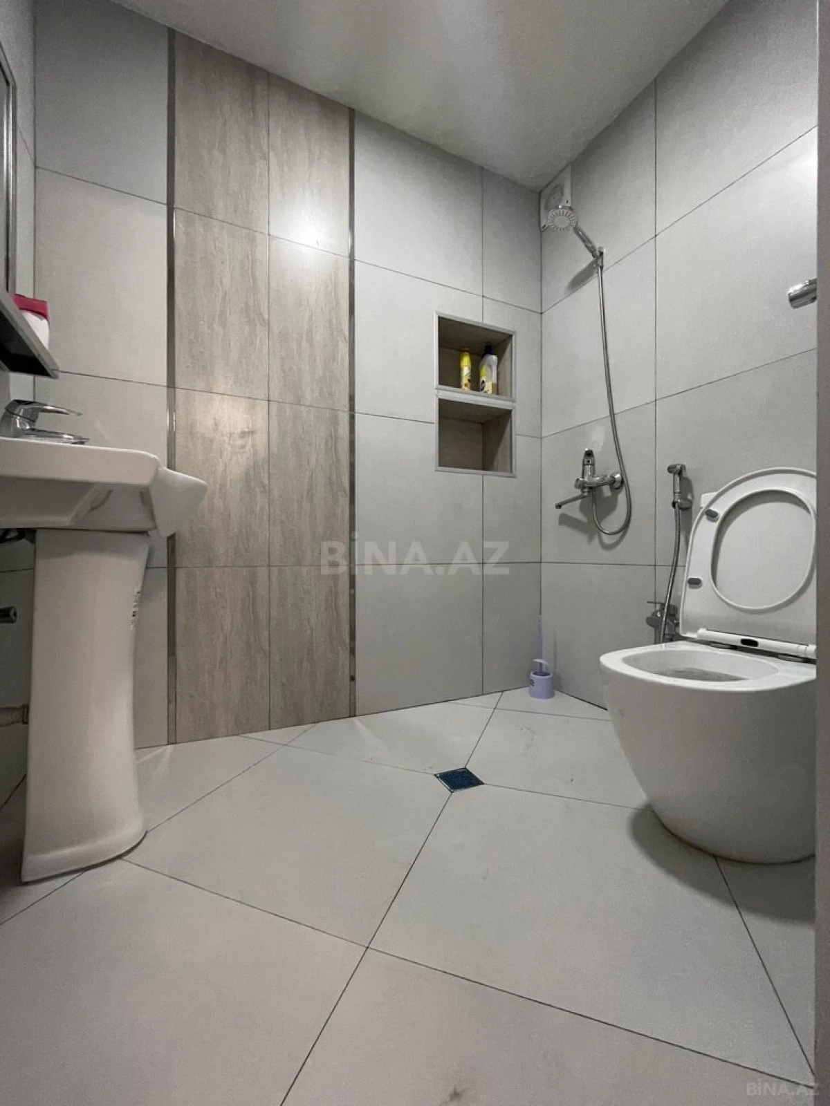 Kirayə verilir 2 otaqlı mənzil 70 m²