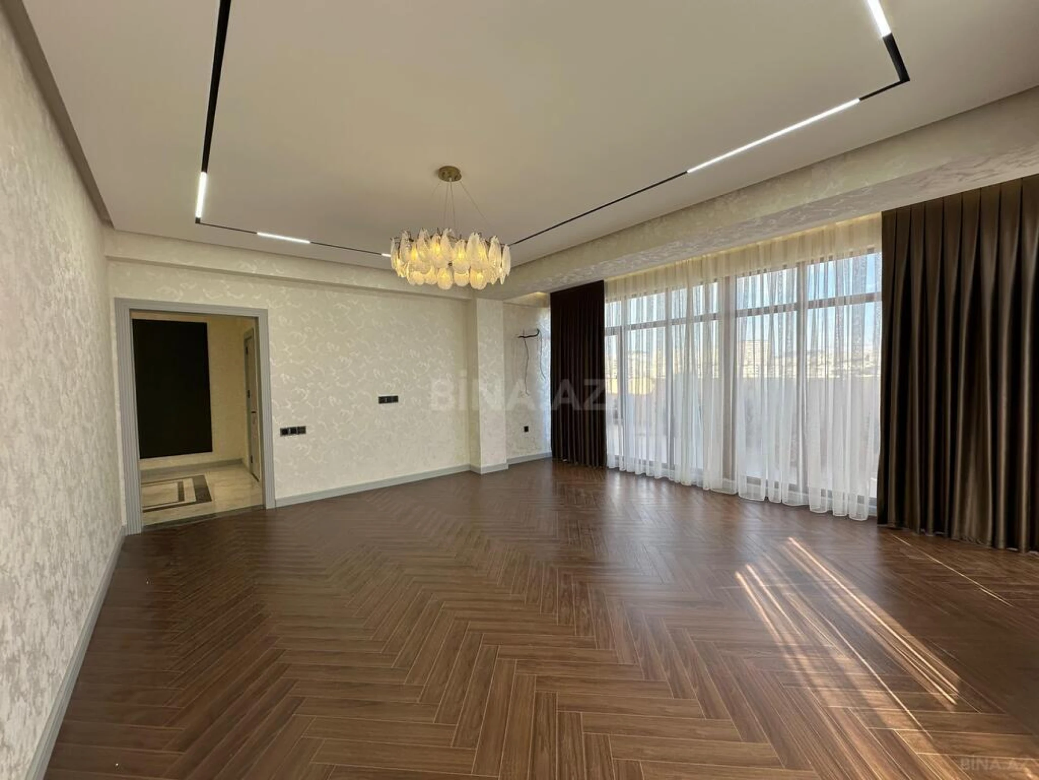 Satılır 3 otaqlı mənzil 160 m²