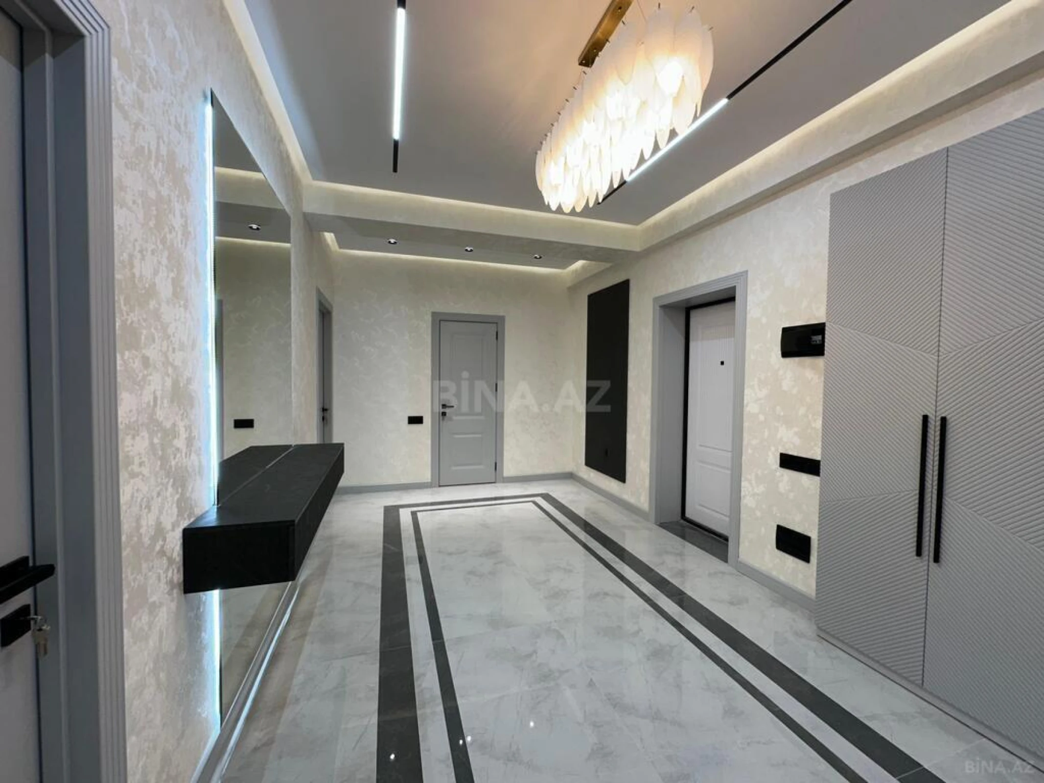 Satılır 3 otaqlı mənzil 160 m²