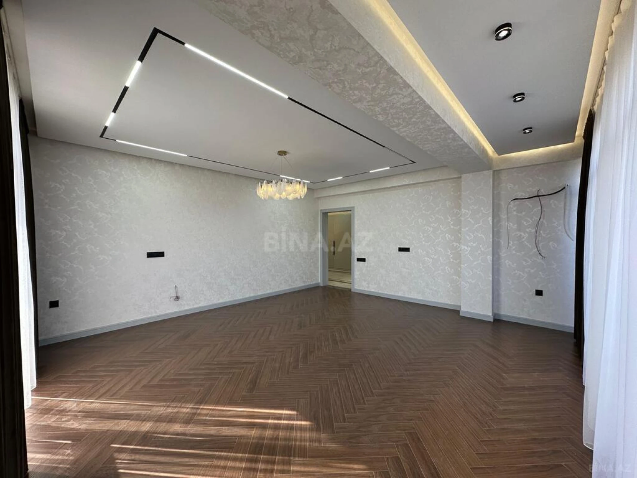 Satılır 3 otaqlı mənzil 160 m²