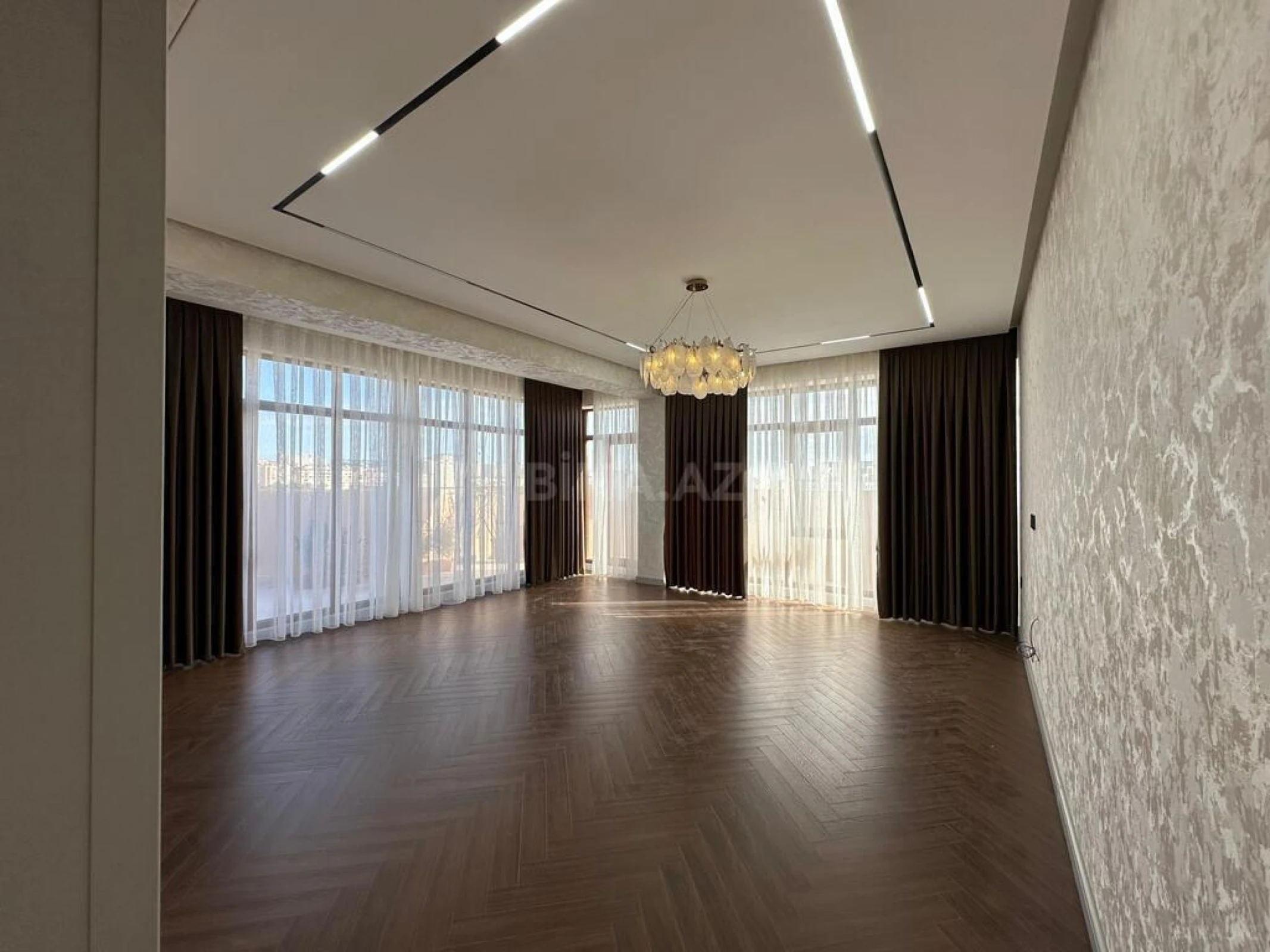 Satılır 3 otaqlı mənzil 160 m²
