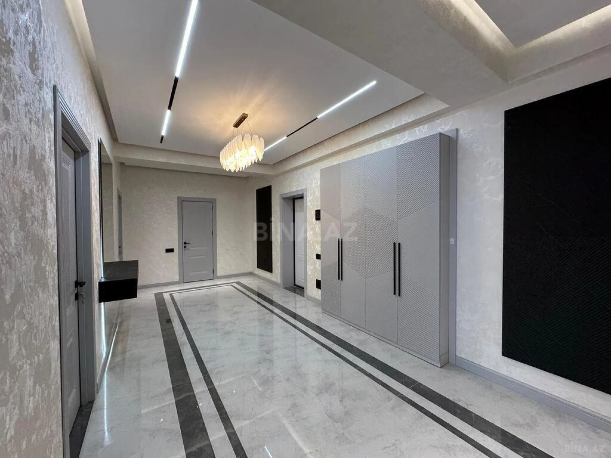 Satılır 3 otaqlı mənzil 160 m²
