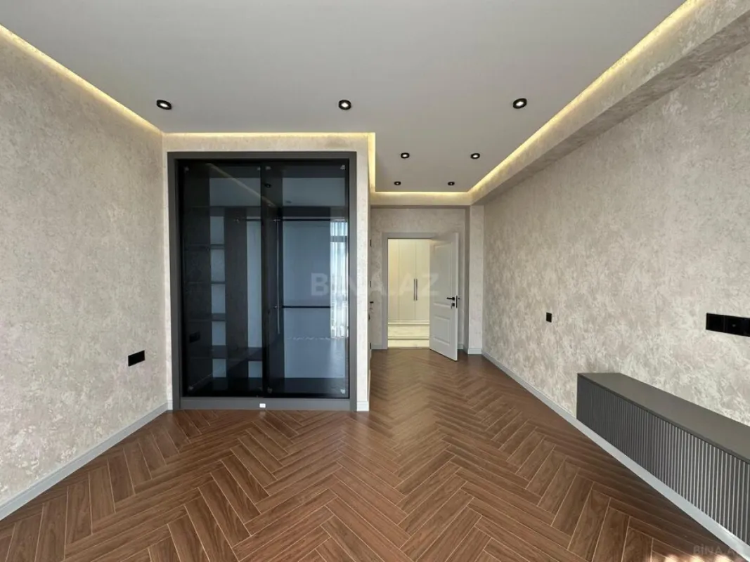 Satılır 3 otaqlı mənzil 160 m²