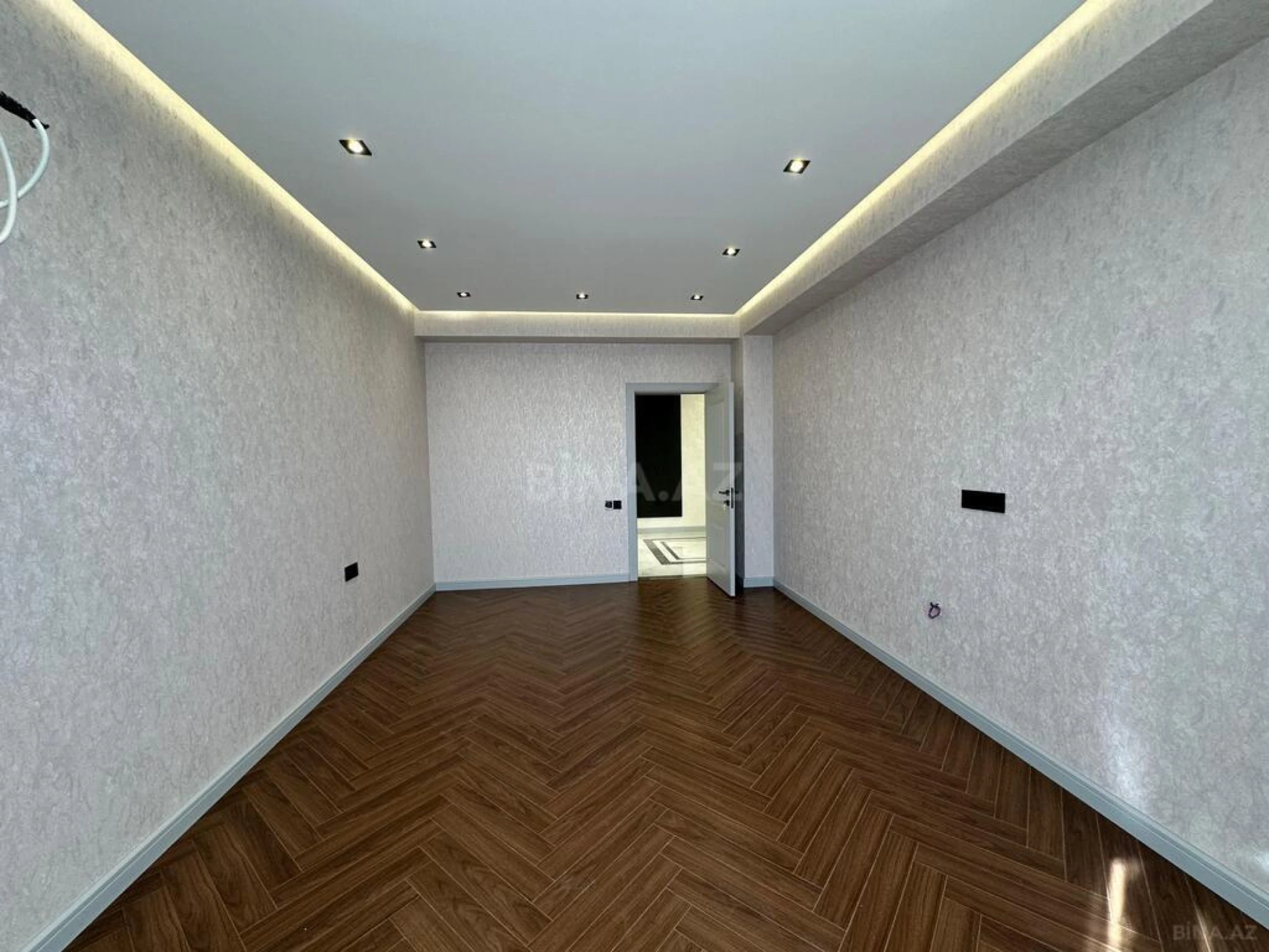Satılır 3 otaqlı mənzil 160 m²