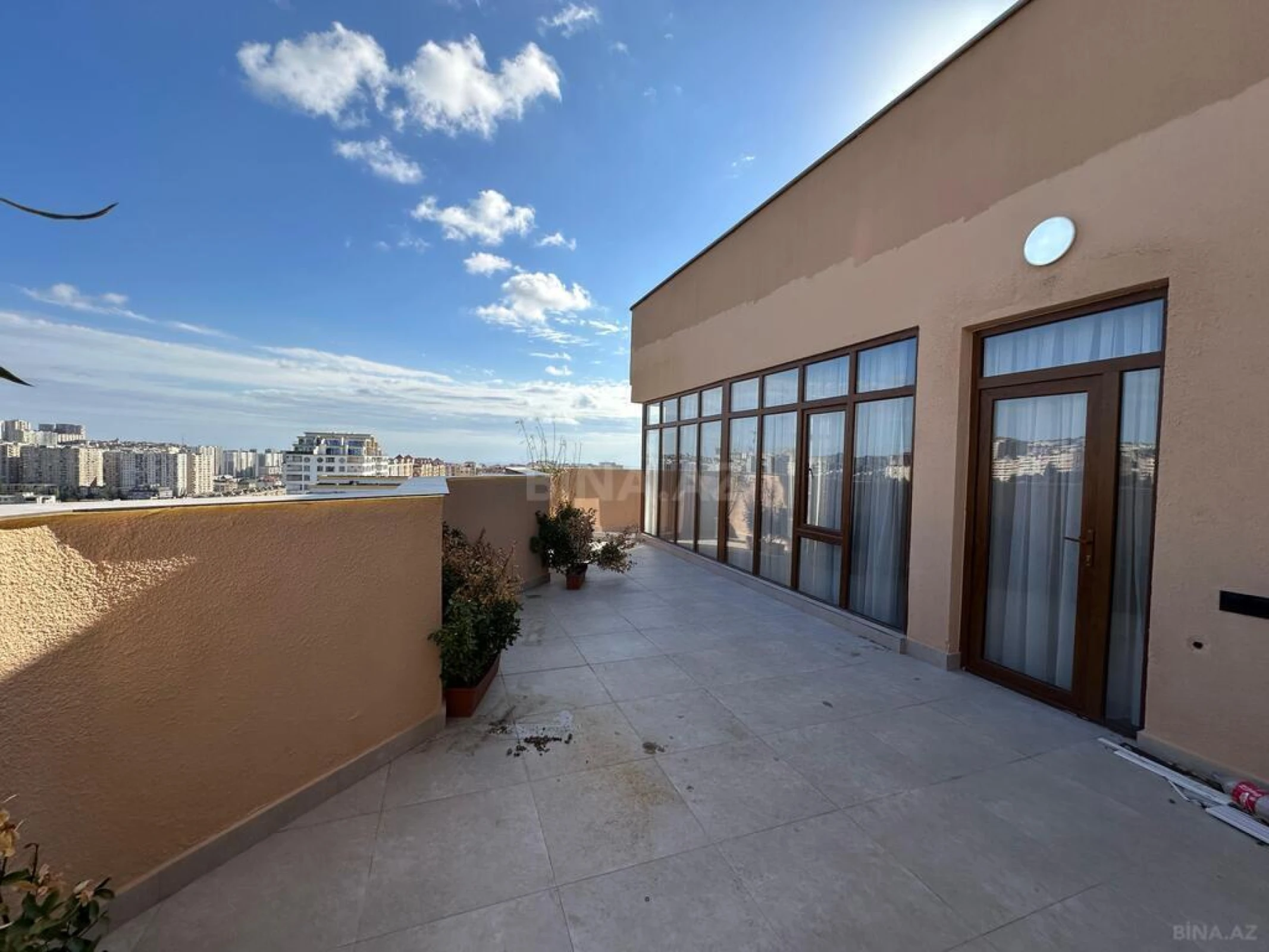Satılır 3 otaqlı mənzil 160 m²
