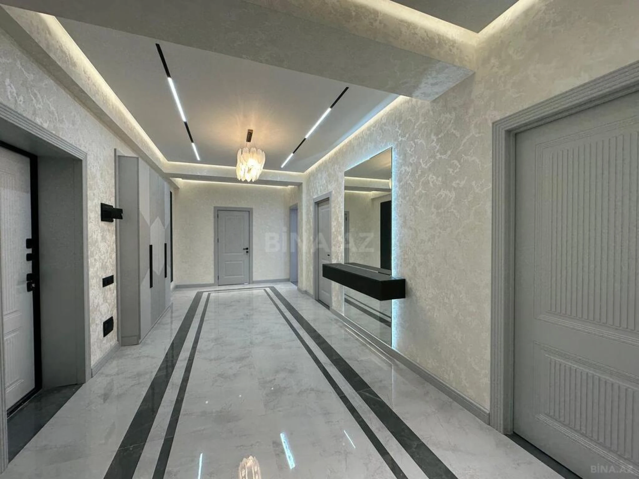 Satılır 3 otaqlı mənzil 160 m²