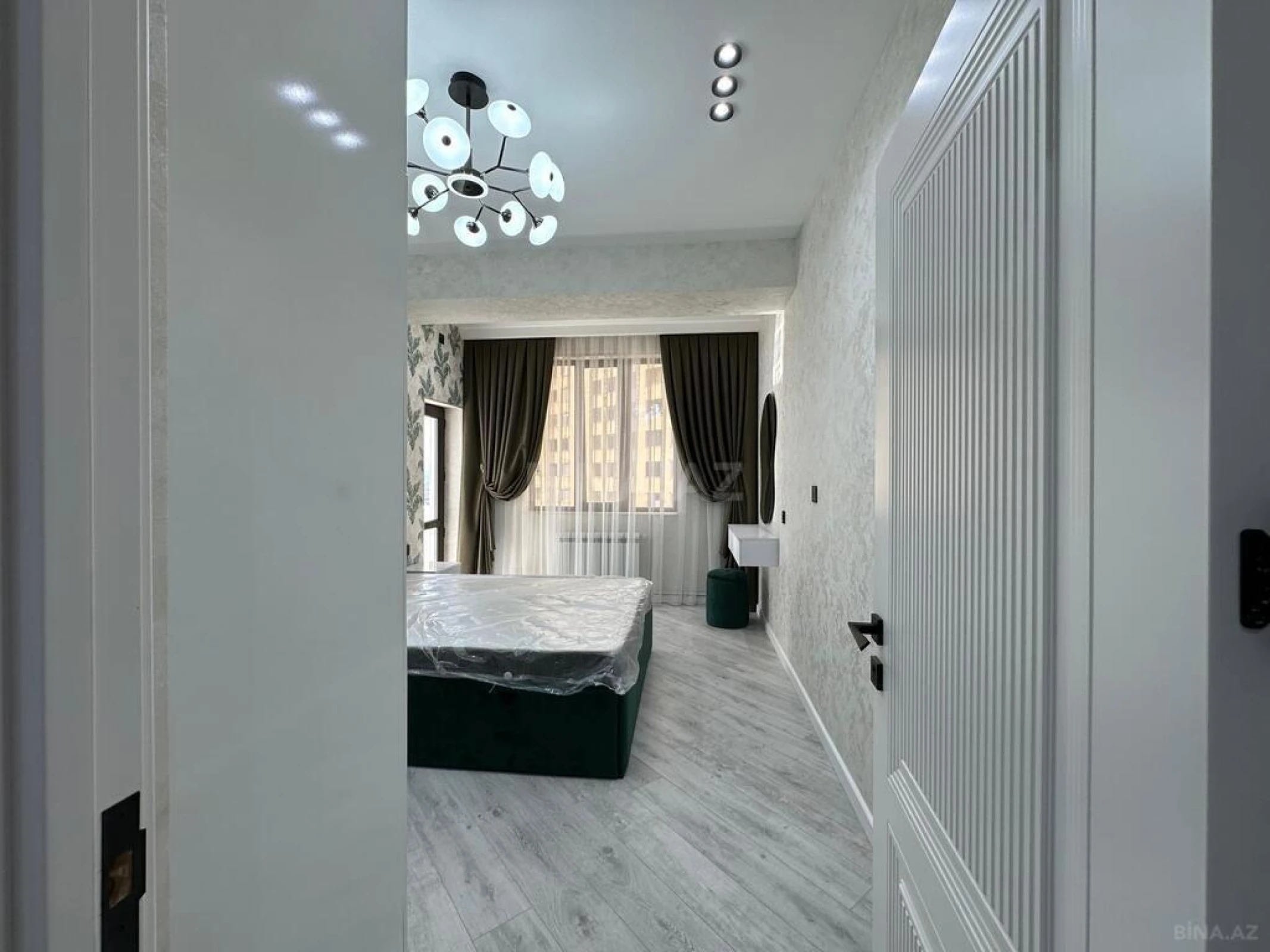 Satılır 3 otaqlı mənzil 107 m²