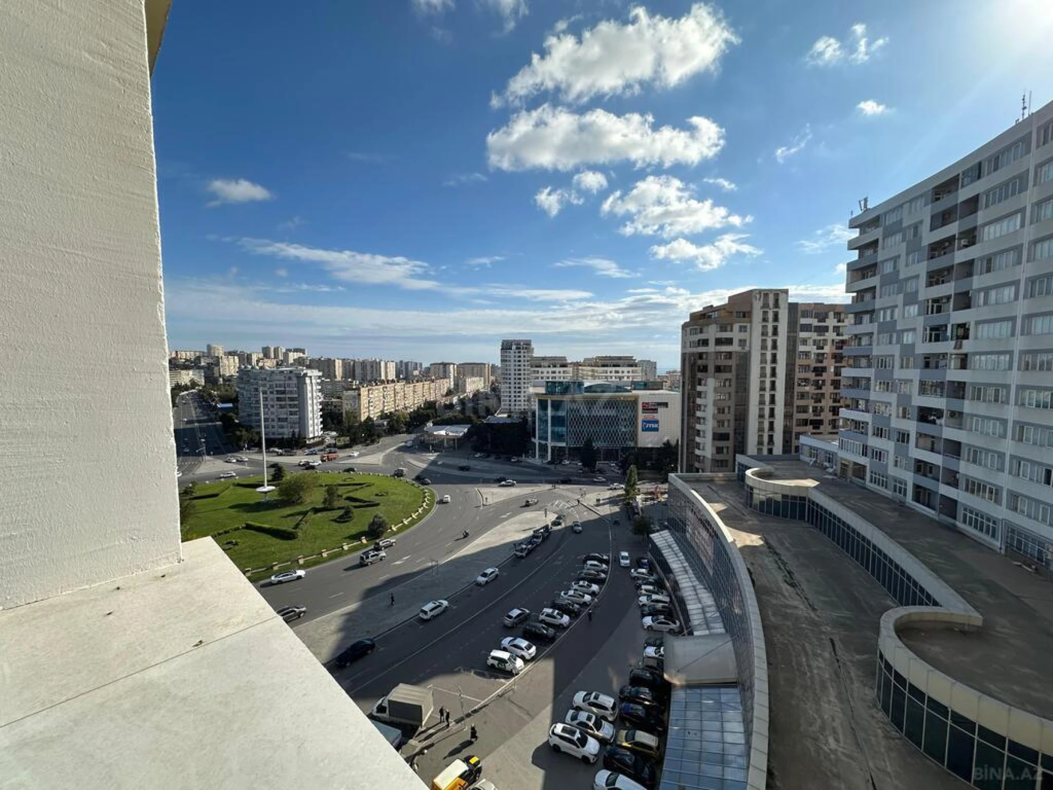 Satılır 3 otaqlı mənzil 107 m²