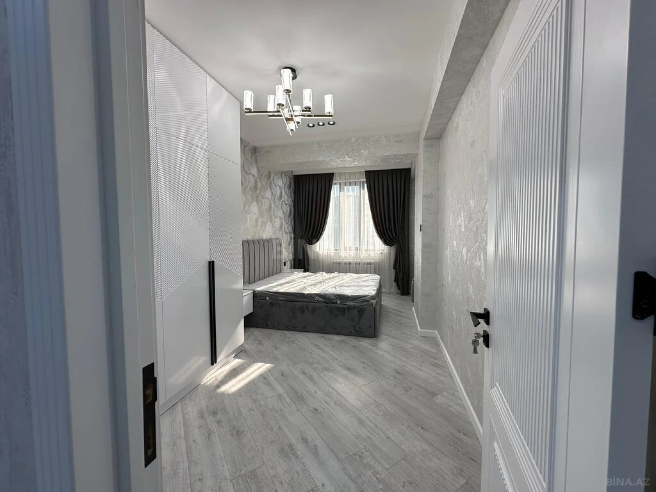Satılır 3 otaqlı mənzil 107 m²