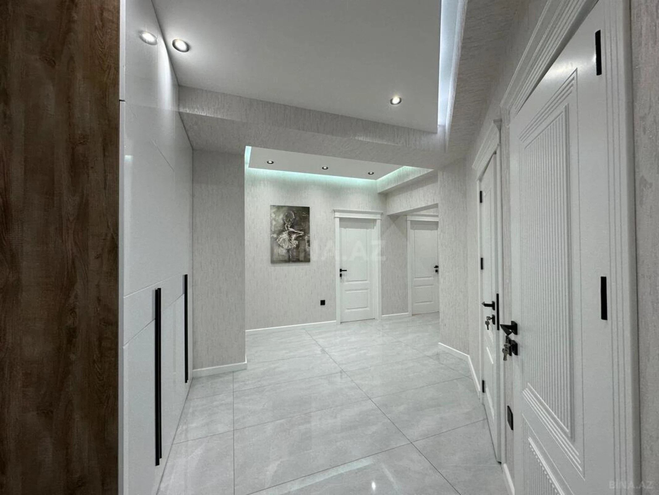 Satılır 3 otaqlı mənzil 107 m²