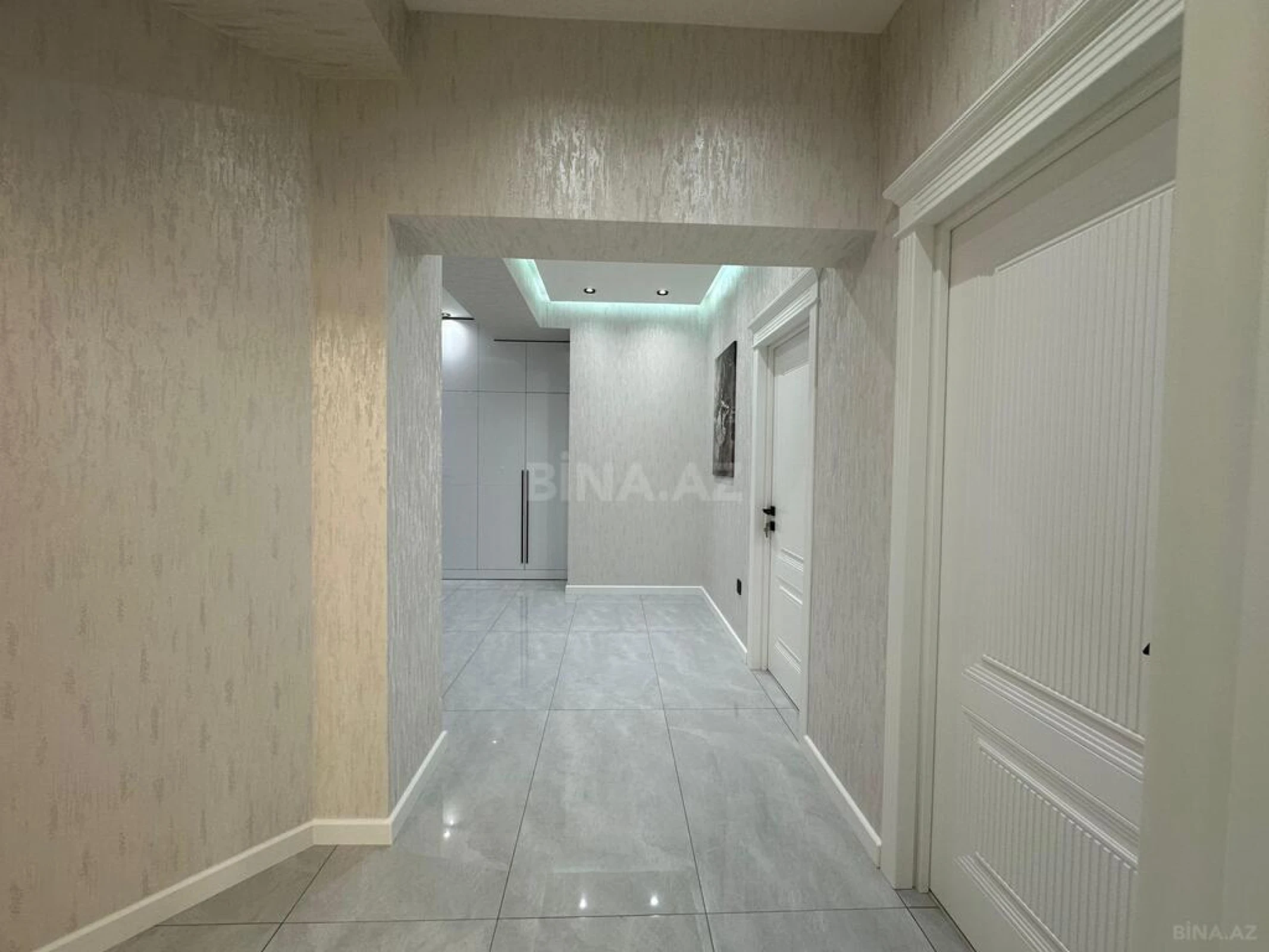 Satılır 3 otaqlı mənzil 107 m²