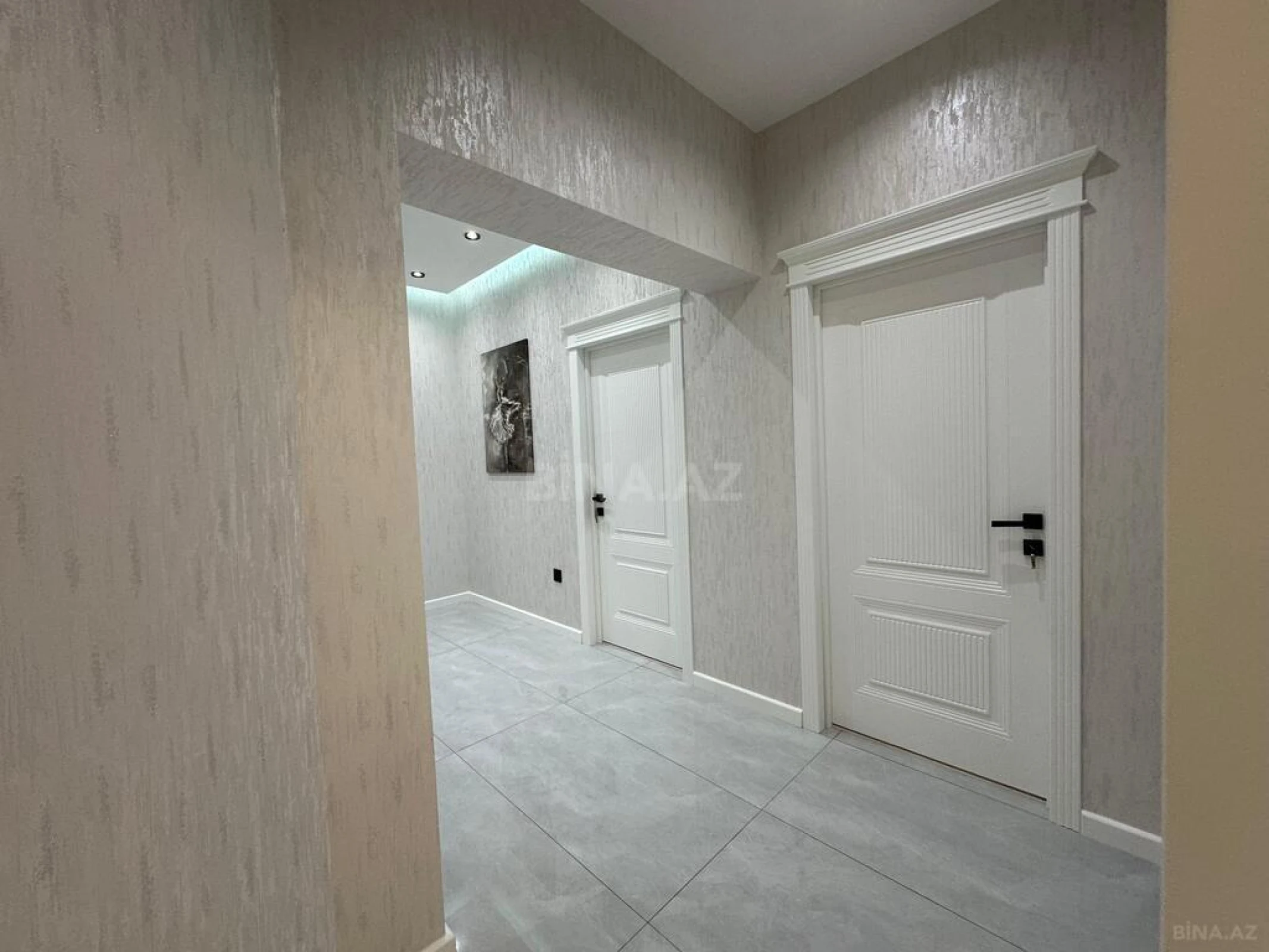 Satılır 3 otaqlı mənzil 107 m²