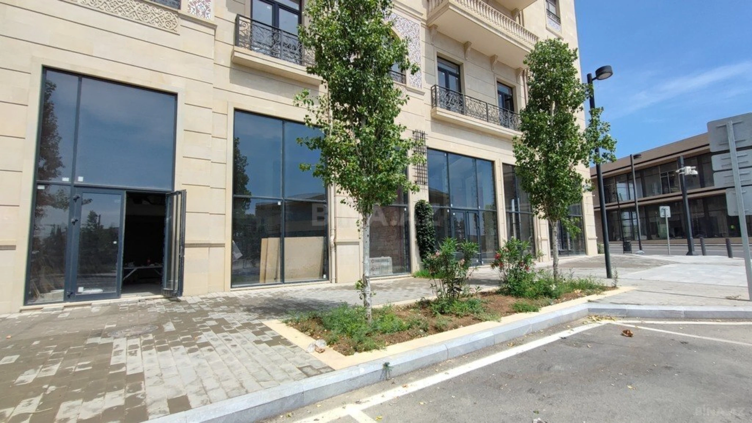 Kirayə verilir obyekt 210 m²