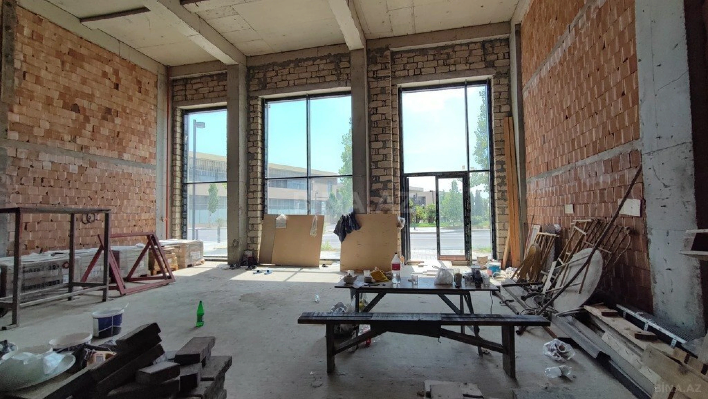 Kirayə verilir obyekt 210 m²