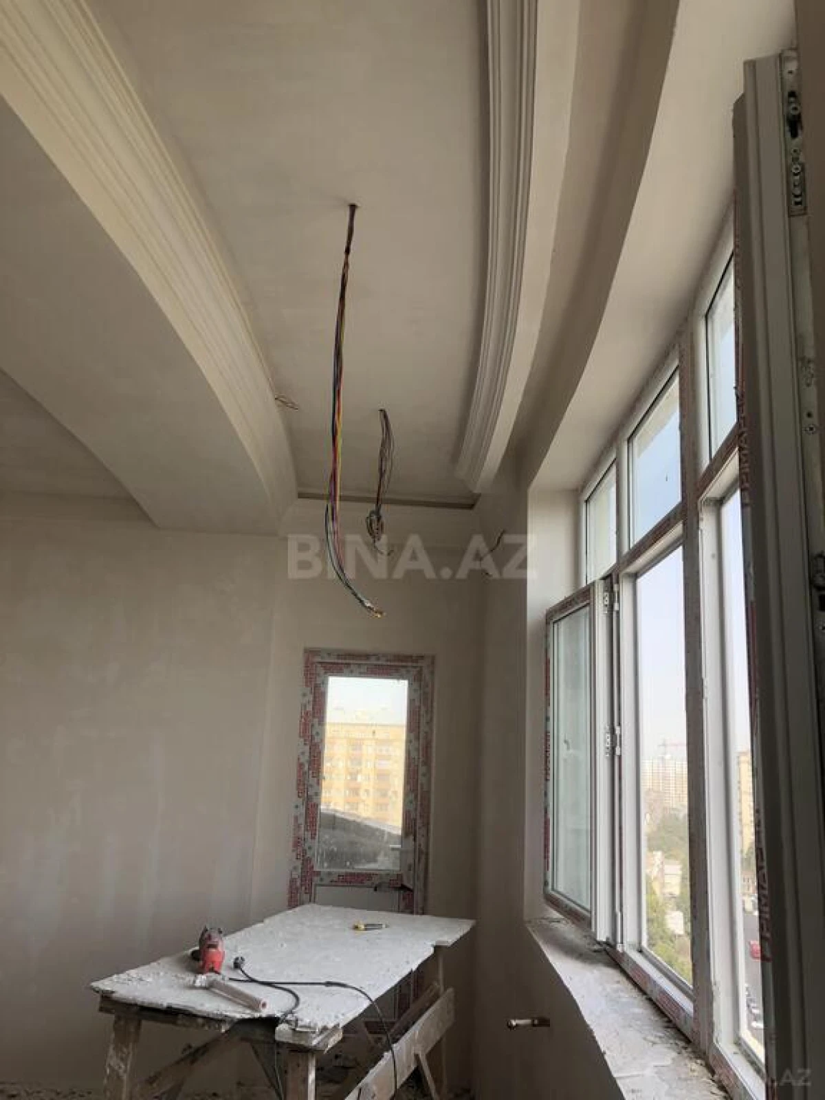 Satılır 3 otaqlı mənzil 158 m²