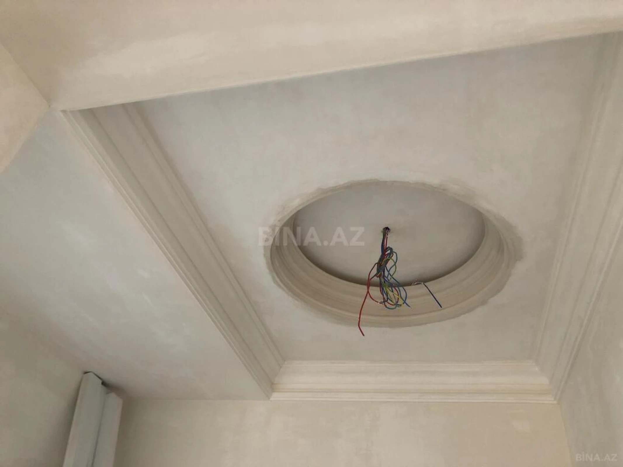 Satılır 3 otaqlı mənzil 158 m²