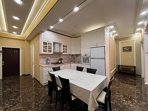 Kirayə verilir 3 otaqlı mənzil 115 m²