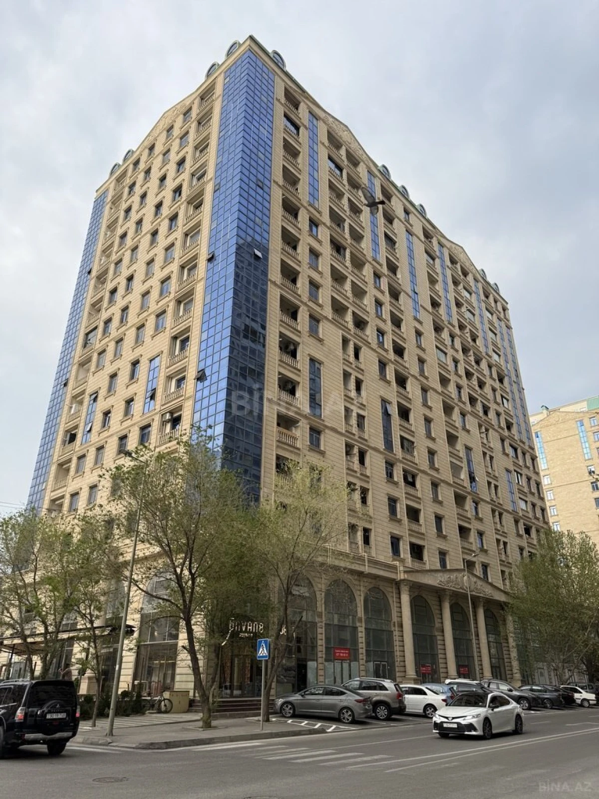 Kirayə verilir 3 otaqlı mənzil 170 m²