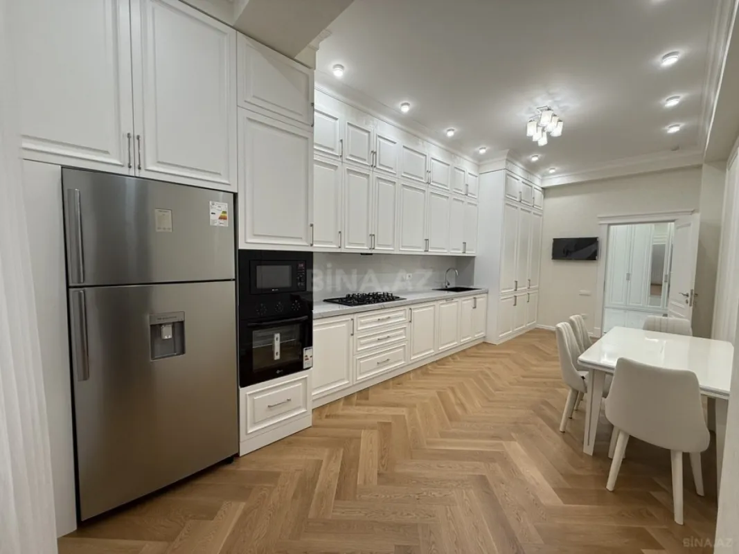 Kirayə verilir 3 otaqlı mənzil 170 m²