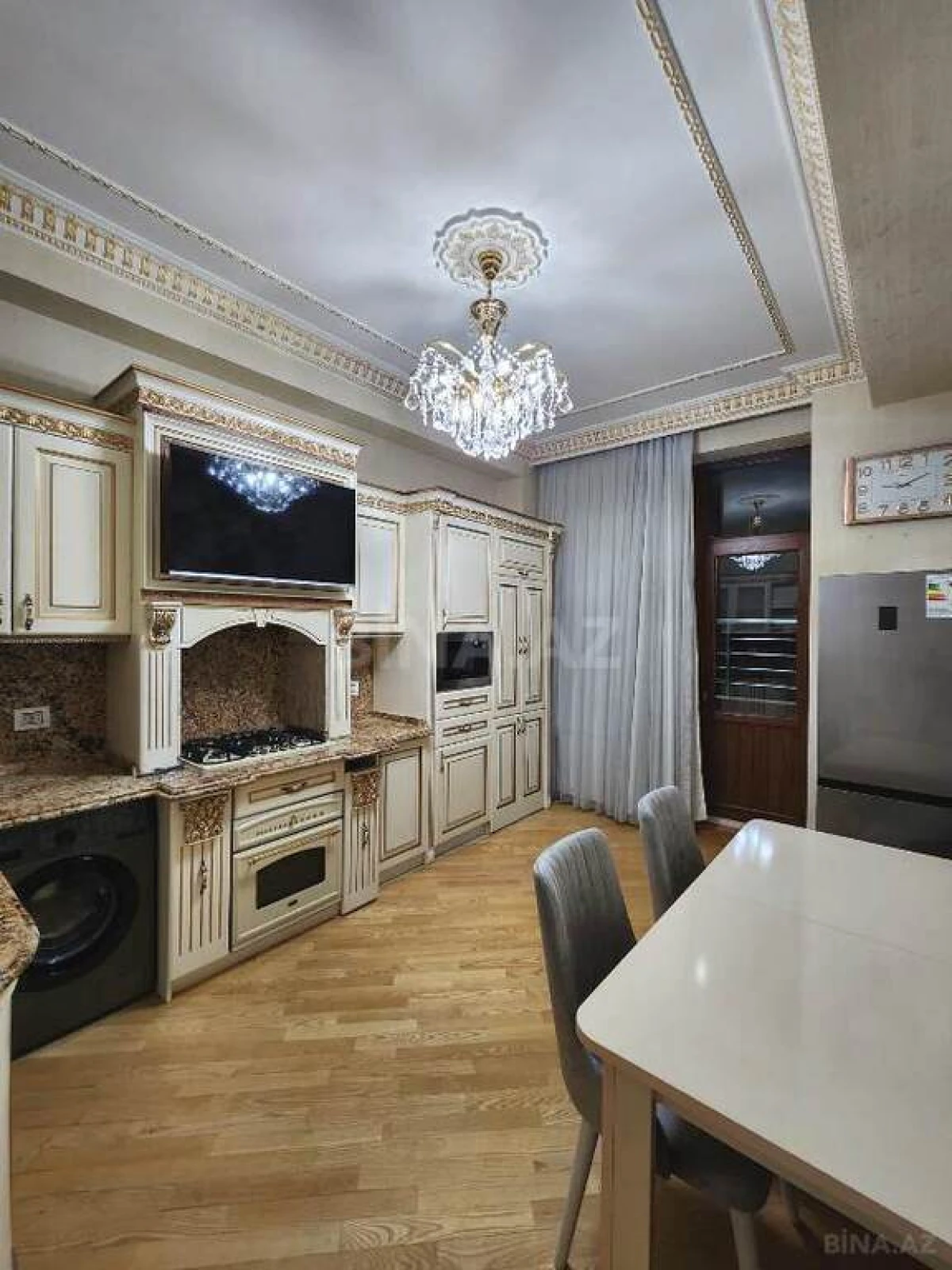 Satılır 3 otaqlı mənzil 170 m²