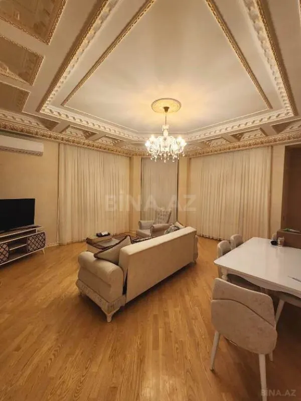 Satılır 3 otaqlı mənzil 170 m²