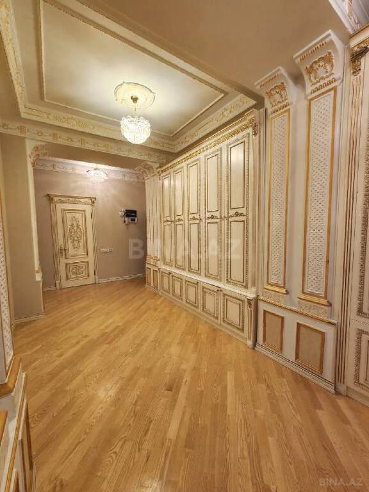 Satılır 3 otaqlı mənzil 170 m²