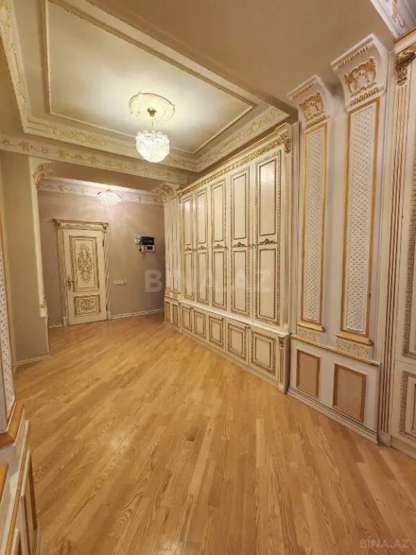 Satılır 3 otaqlı mənzil 170 m²