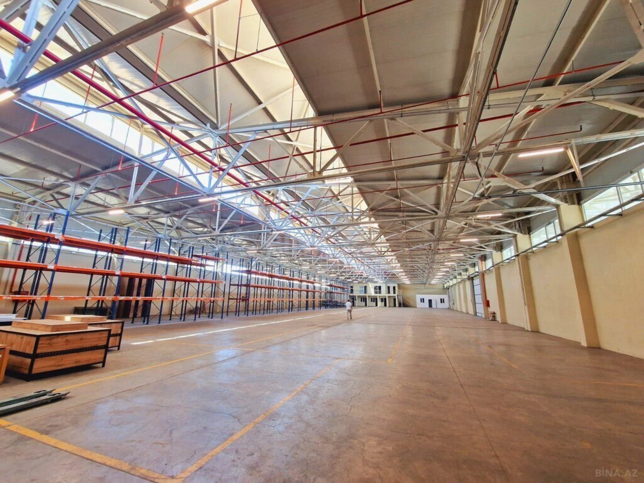 Kirayə verilir obyekt 900 m²