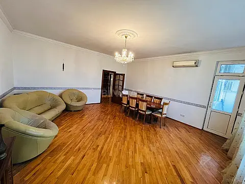 Satılır 3 otaqlı mənzil 134 m²