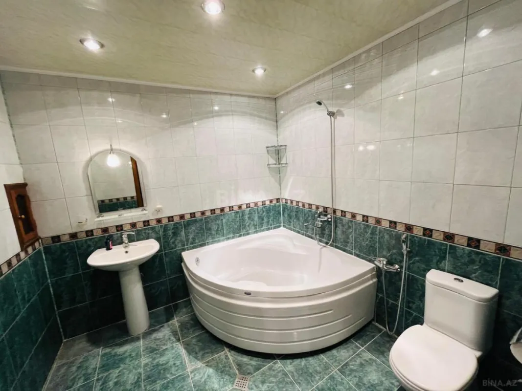 Satılır 3 otaqlı mənzil 134 m²