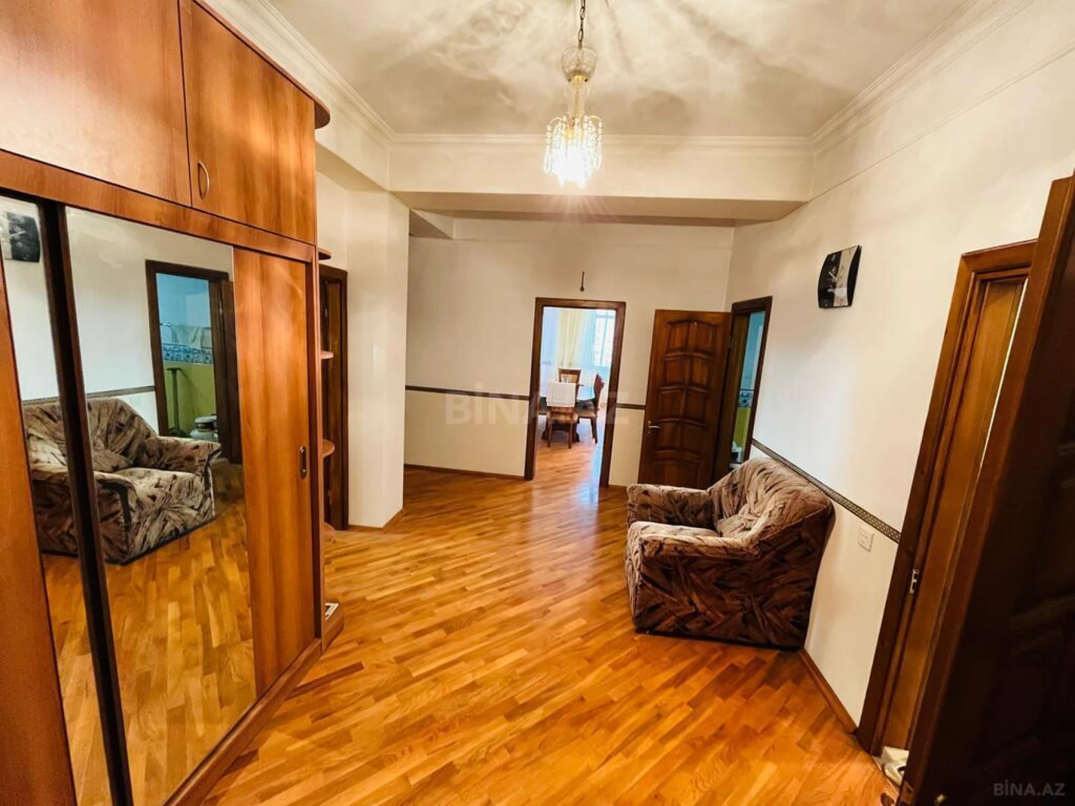 Satılır 3 otaqlı mənzil 134 m²