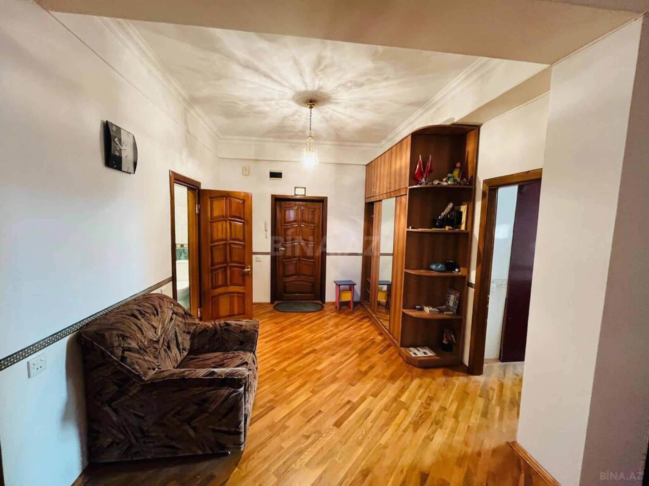 Satılır 3 otaqlı mənzil 134 m²