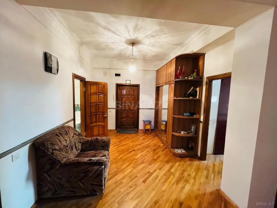 Satılır 3 otaqlı mənzil 134 m²