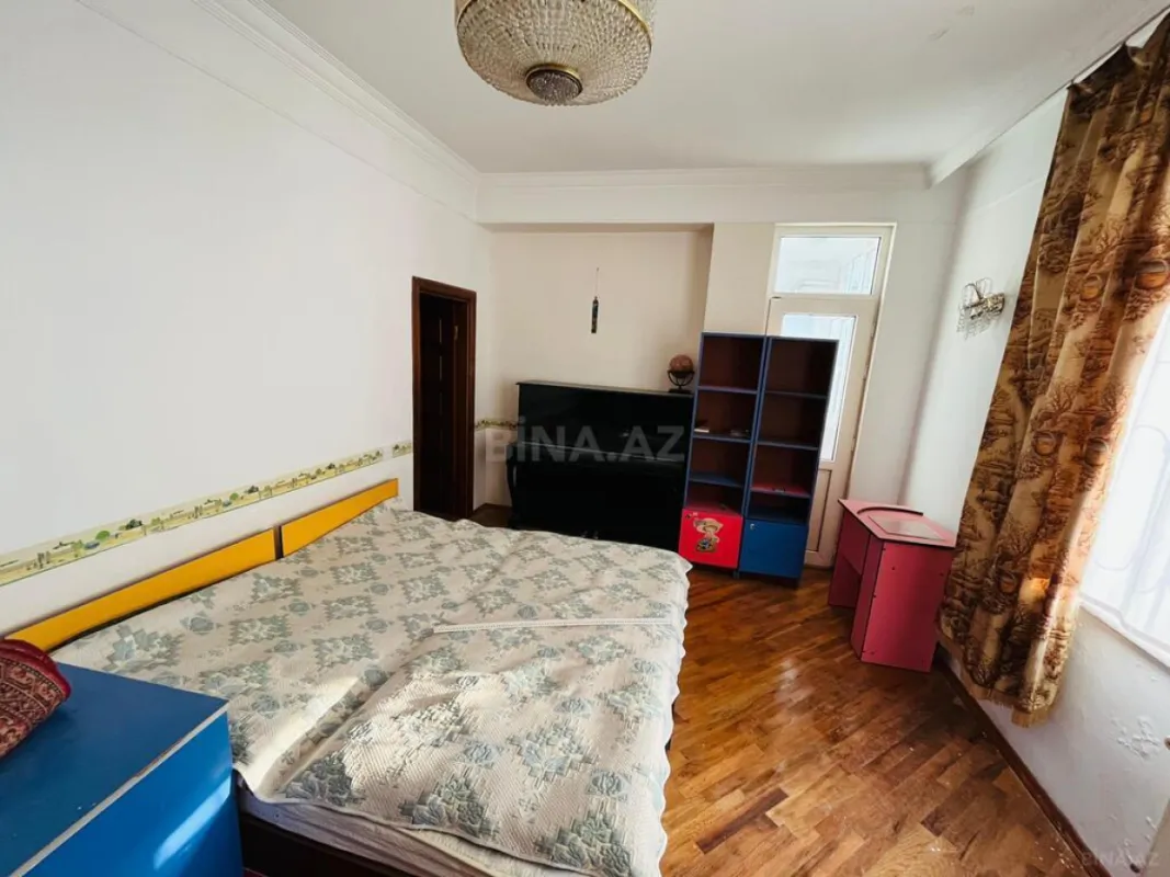 Satılır 3 otaqlı mənzil 134 m²