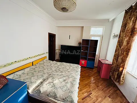 Satılır 3 otaqlı mənzil 134 m²